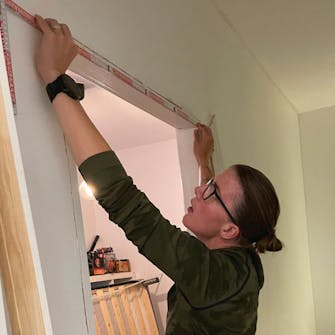 Bygge walk in closet: Mål opp til listene Bygge walk in closet: Mål opp til listene